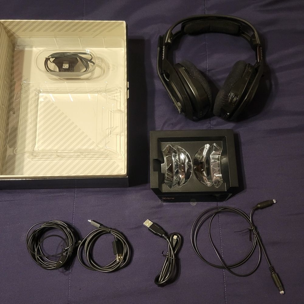 XBOX ONE LOGITECH ASTRO A50 GEN 4 GAMING HEADPHONES - Picture 4 of 14